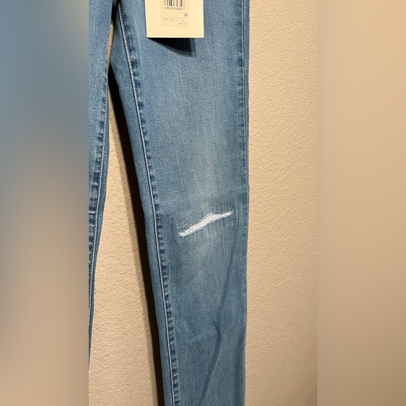 Levi’s | NWT Women’s 724 High Rise Straight Leg Jeans - Light Wash - Picture 12 of 13